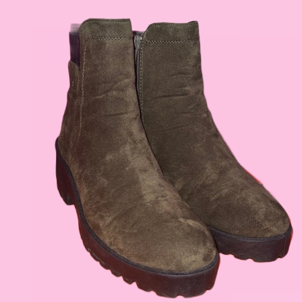 Chelsea boots